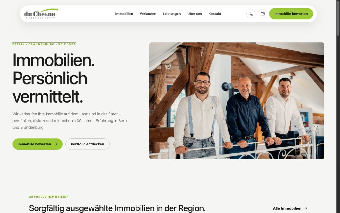 Startseite von du Chesne Immobilien auf Desktop und Smartphone – große Desktopansicht