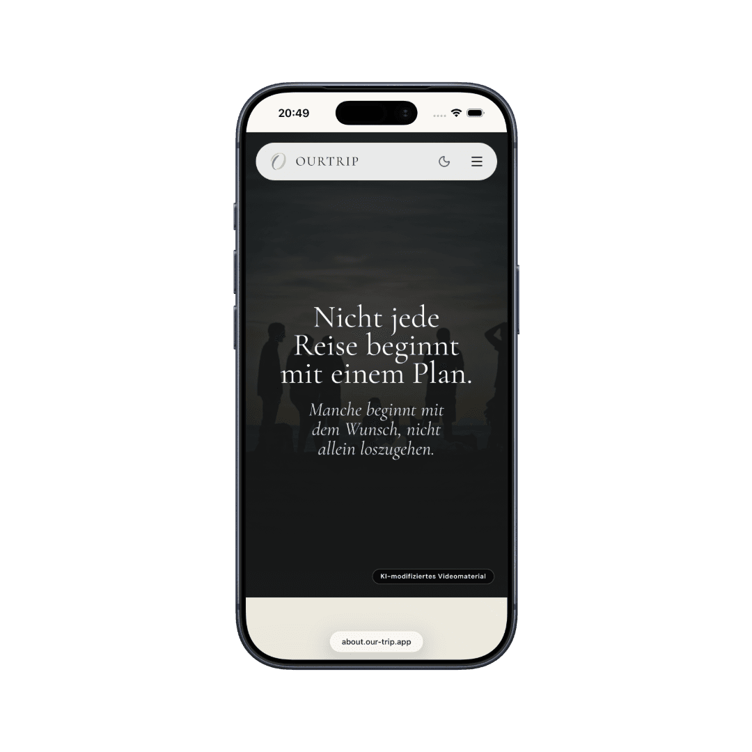 Startseite von OurTrip auf Desktop und Smartphone – iPhone-Mockup