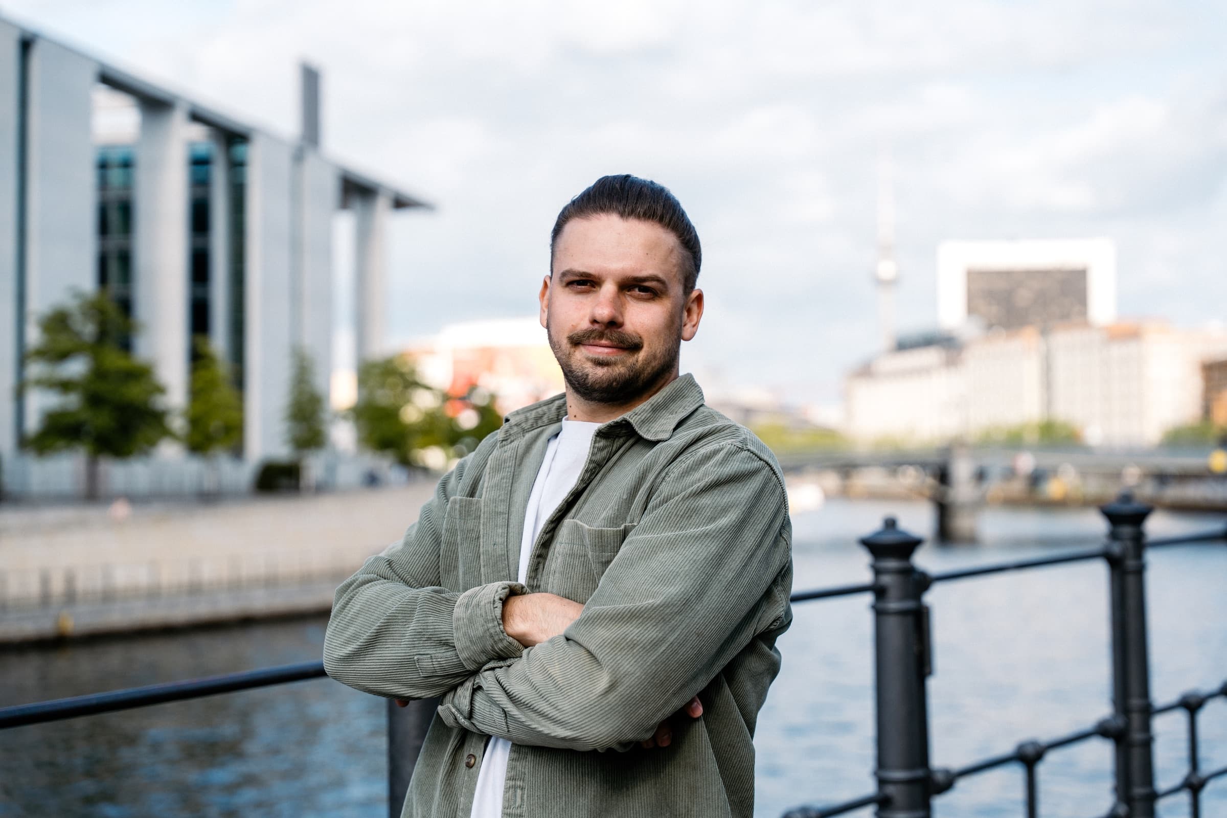 Phil Radtke von Pentos Real Estate am Berliner Spreeufer